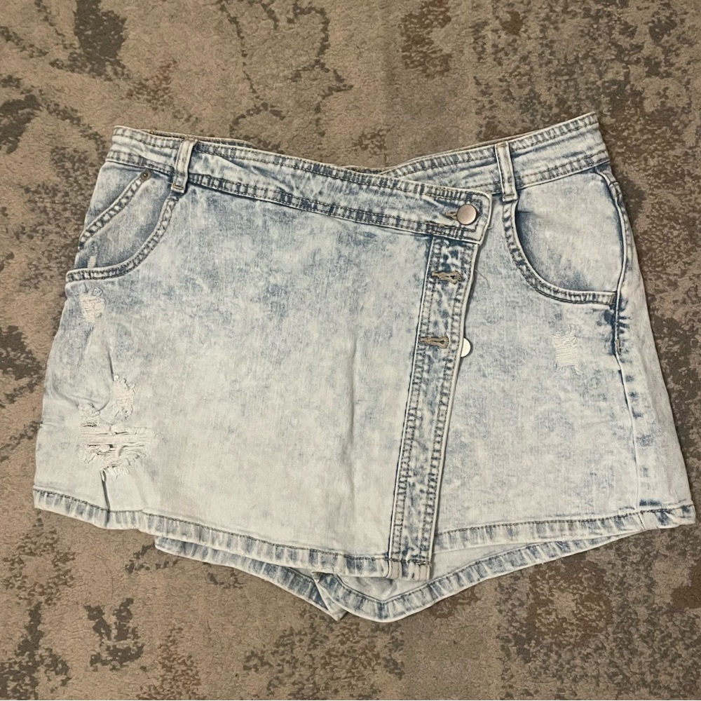 Jean skort. Size 13 juniors sizing.